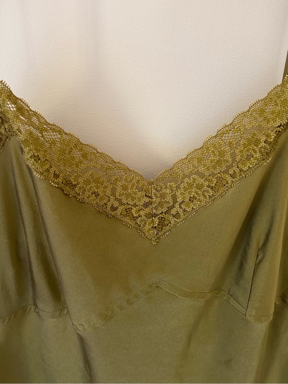 Talbots Petite Olive Green Silk Lace Cami
Size: 10
GUC (Small Stain) - Picture 4 of 16